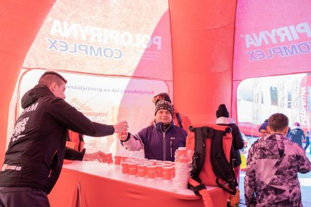 W zimowy dzień herbata rozgrzewa